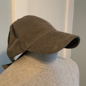 NWOT Cute grey corduroy baseball hat